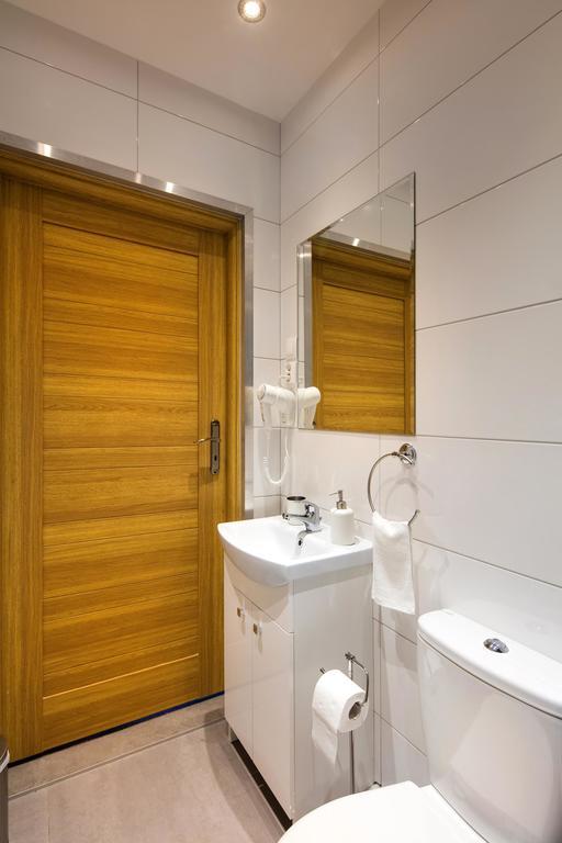 Standard Twin Room Private Bathroom