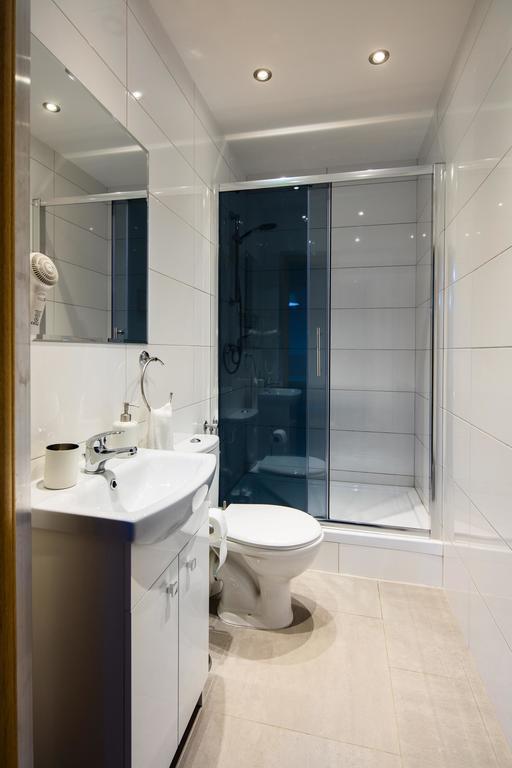 Standard Twin Room Private Bathroom