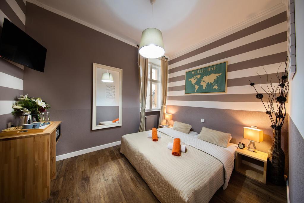 Standard Twin Room Private Bathroom